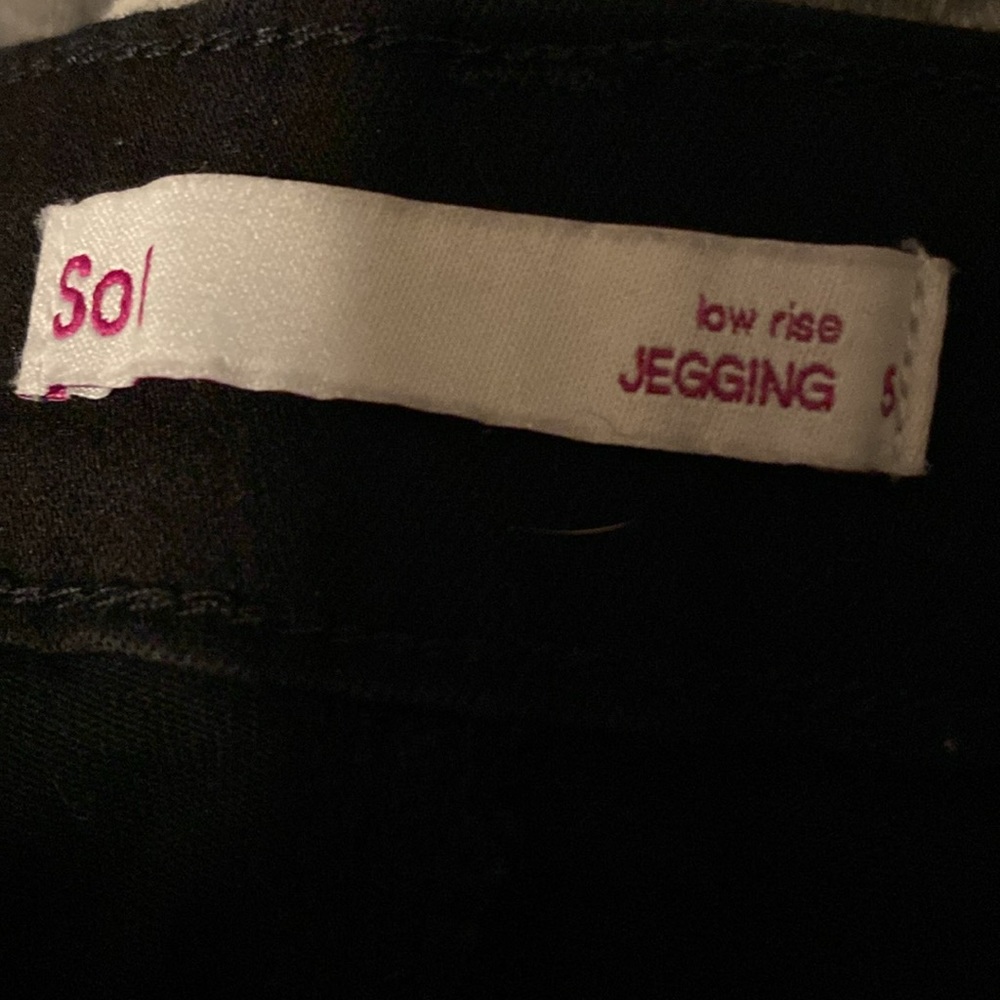 So Black Low Rise Distressed Straight Leg Jegging Jeans NWT - Picture 11 of 13